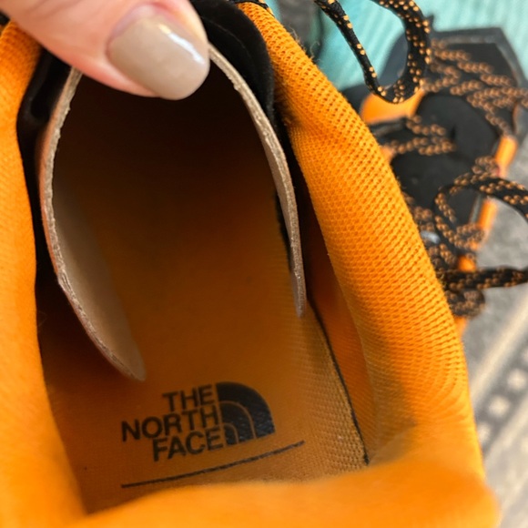 Preloved TNF Vectiv X sneakers - Picture 12 of 16